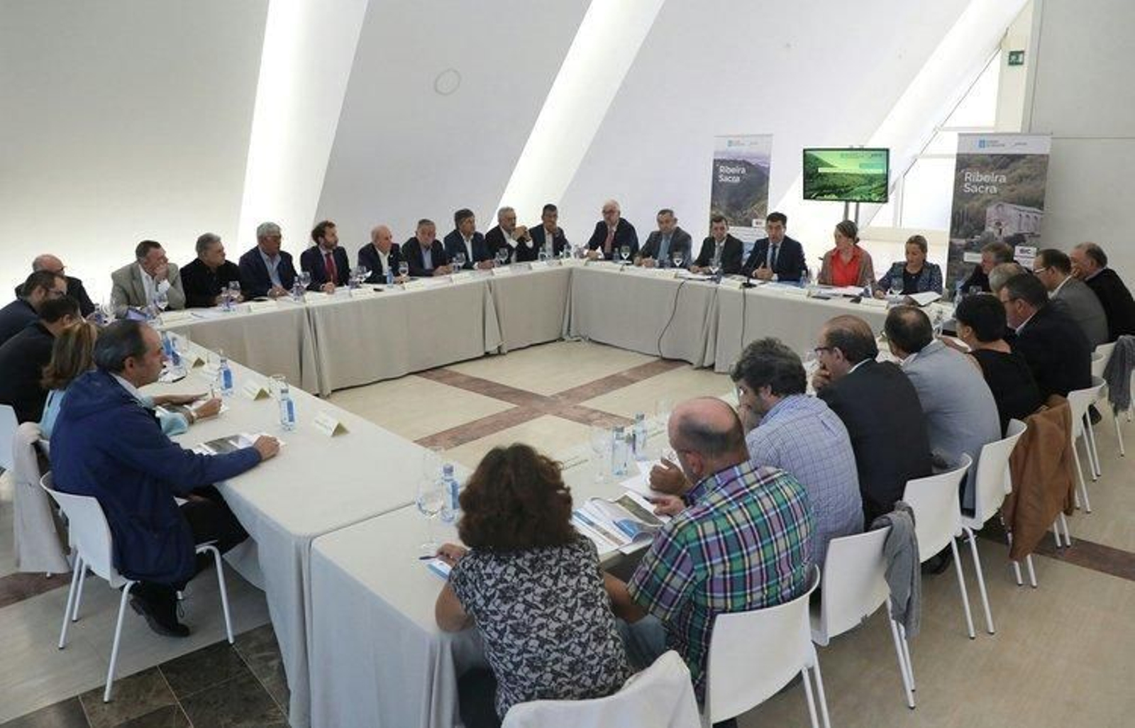 Reunión sobre la declaración de la Ribeira Sacra para impulsar su declaración como BIC.