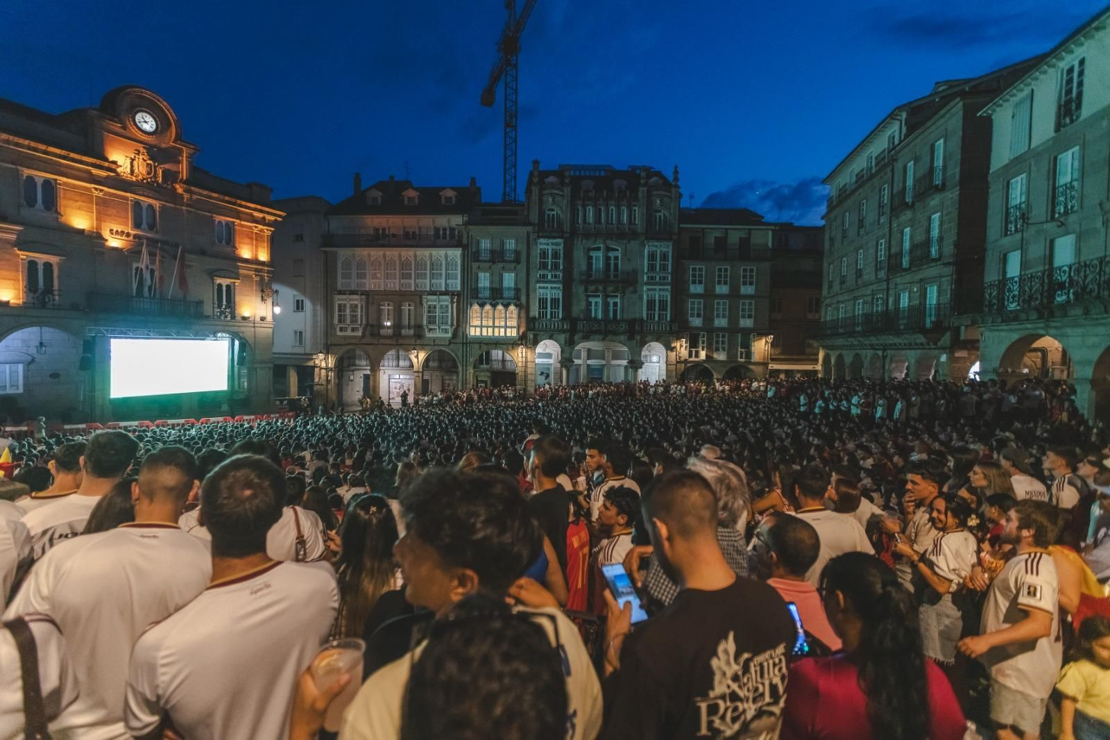 Galería | La ilusión por España en la semifinal tiñe de rojo la provincia de Ourense, en fotos