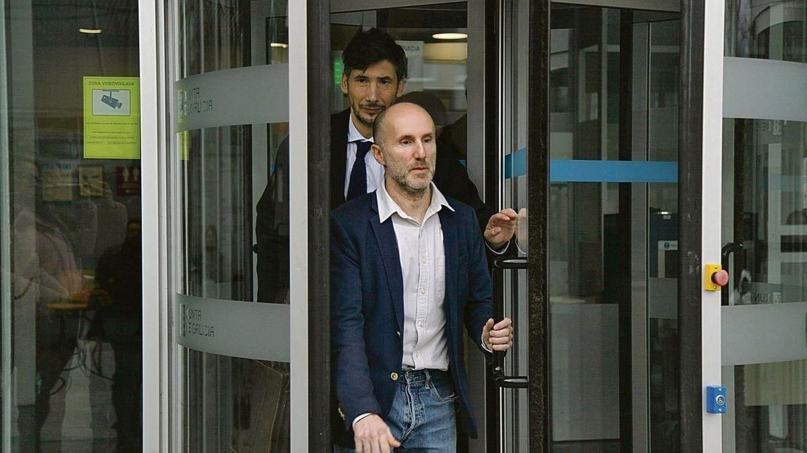 El alcalde y su abogado, el pasado 13 de febrero, cuando Jácome declaró como imputado.