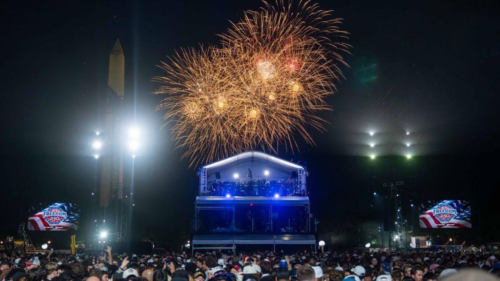 Fuegos artificiales en el monumento a Washington.