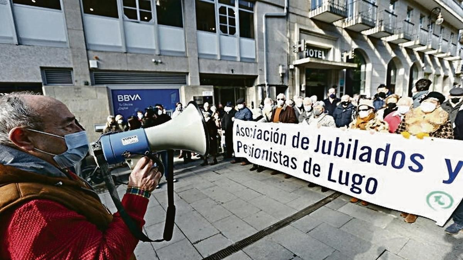 La Asocioación de Jubilados Pensionistas ayer en las calles de Lugo.