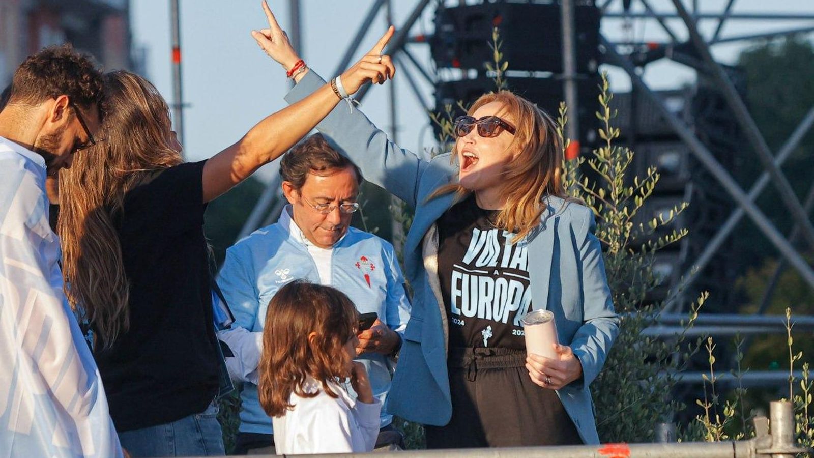 Galería | Fiesta celeste en Vigo por la vuelta del Celta a Europa