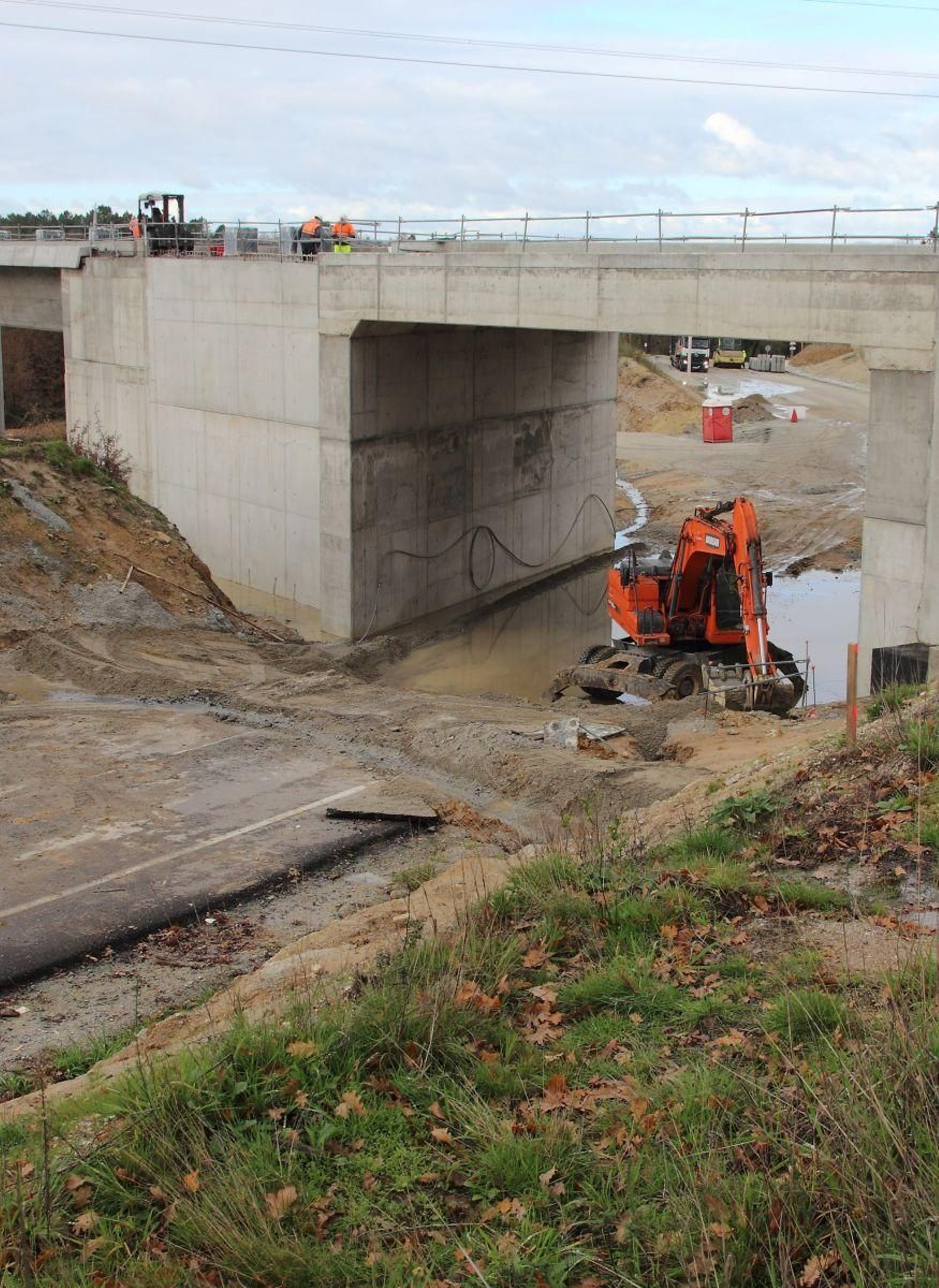 La carretera OU-320 todavía sigue cortada.