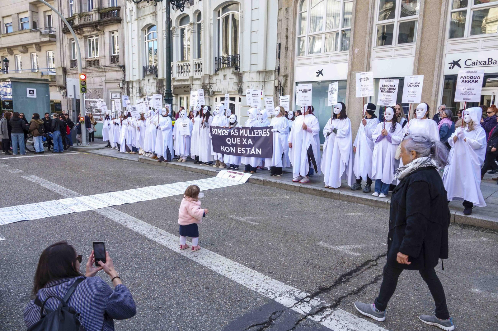 Galería | Las calles de Vigo se pintan de morado por el Día Internacional de la Mujer