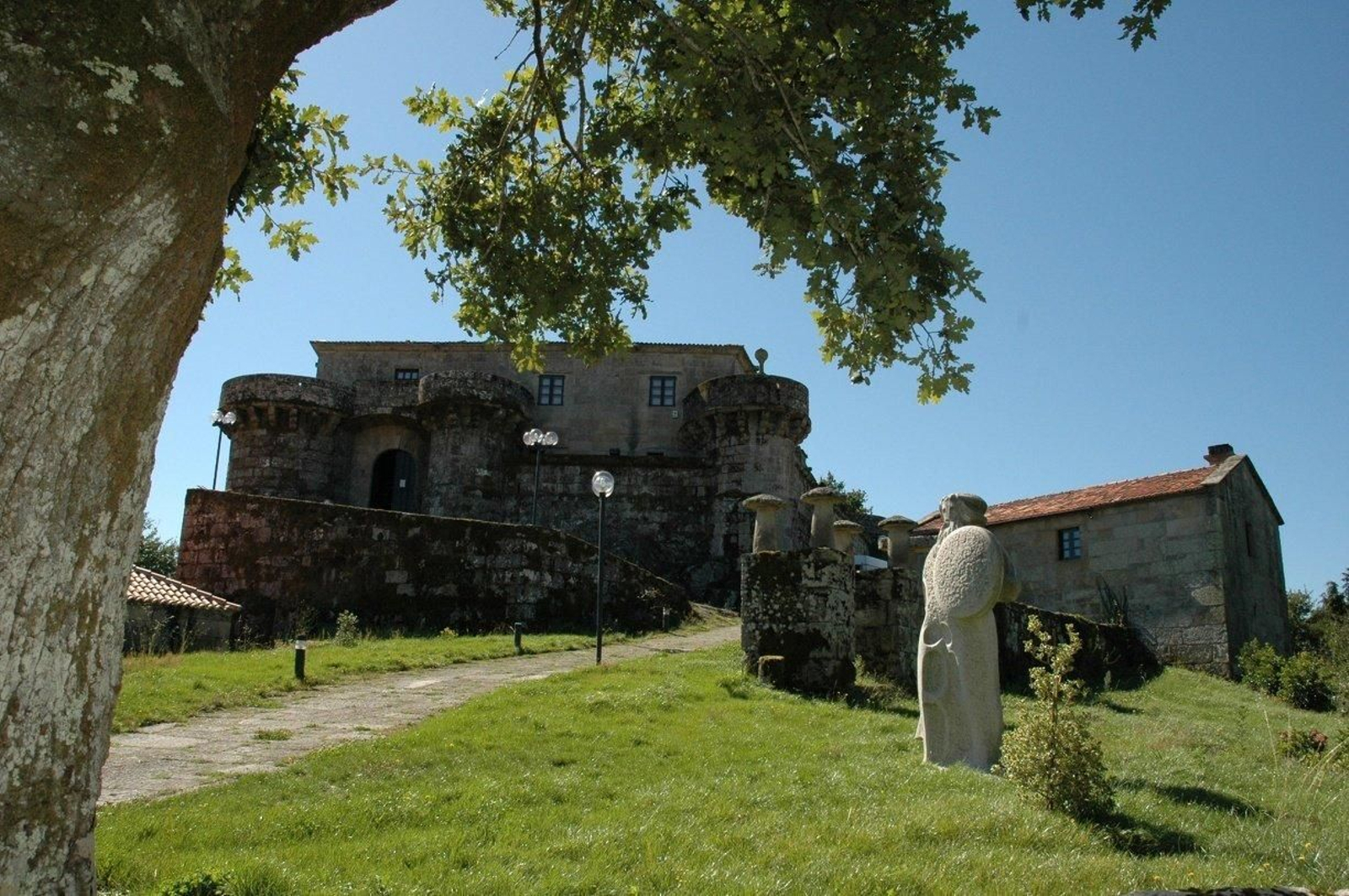 Pazo de Vilamarín, donde estará desde 2019 el Museo de la Emigración.