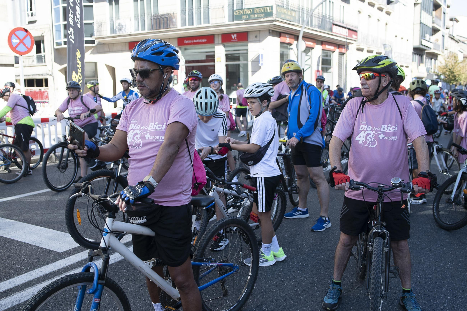 Galería | Ourense disfruta de un Día da Bici con sol, ambiente familiar y regalos