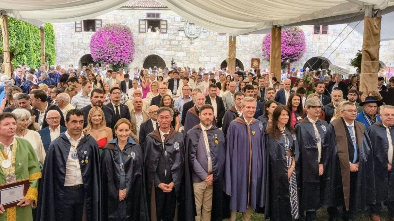 La Festa do Albariño vive su día grande con la investidura de Donas e Cabaleiros