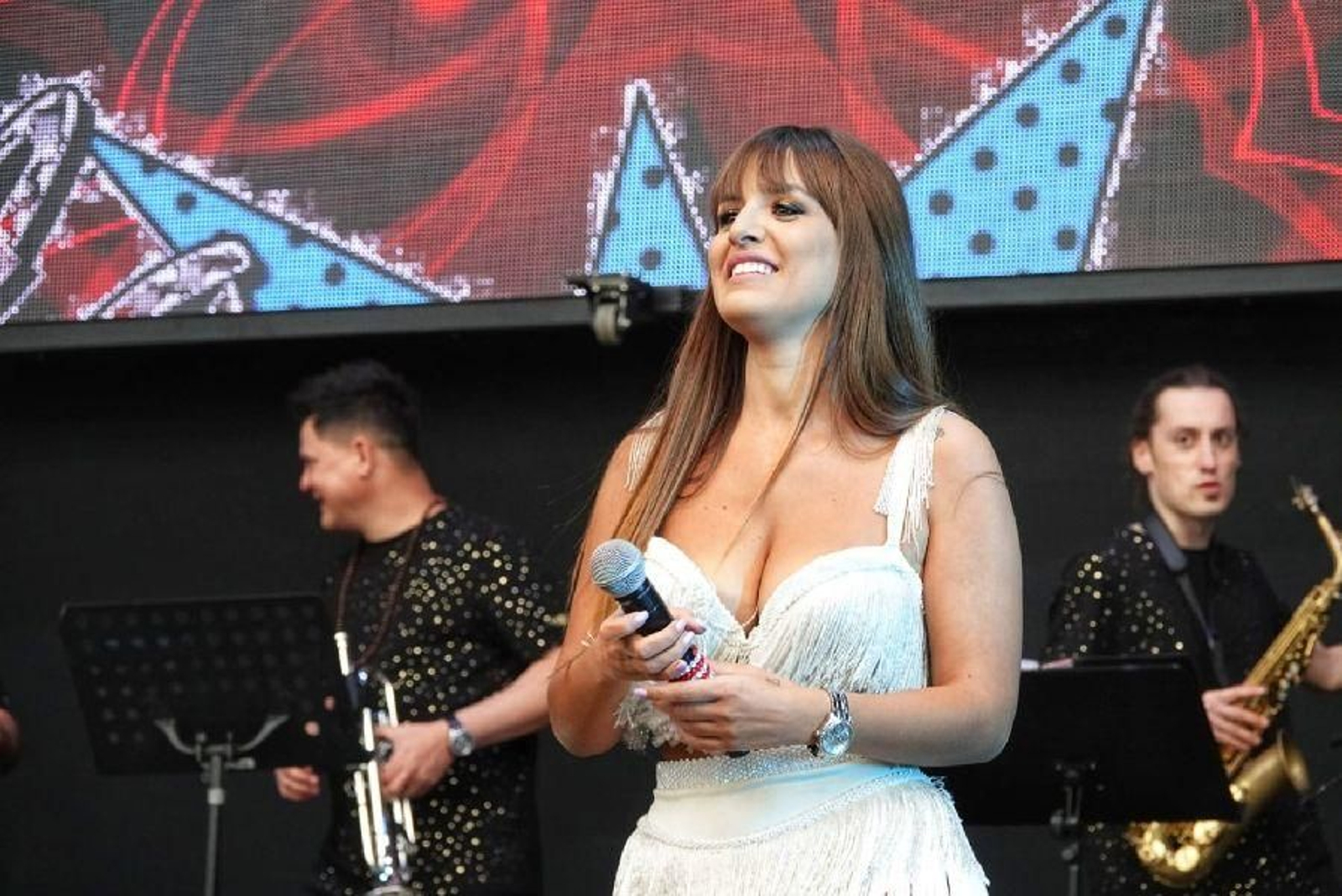 Tomiño vuelve a bailar en una verbena _ Vicente Alonso 13