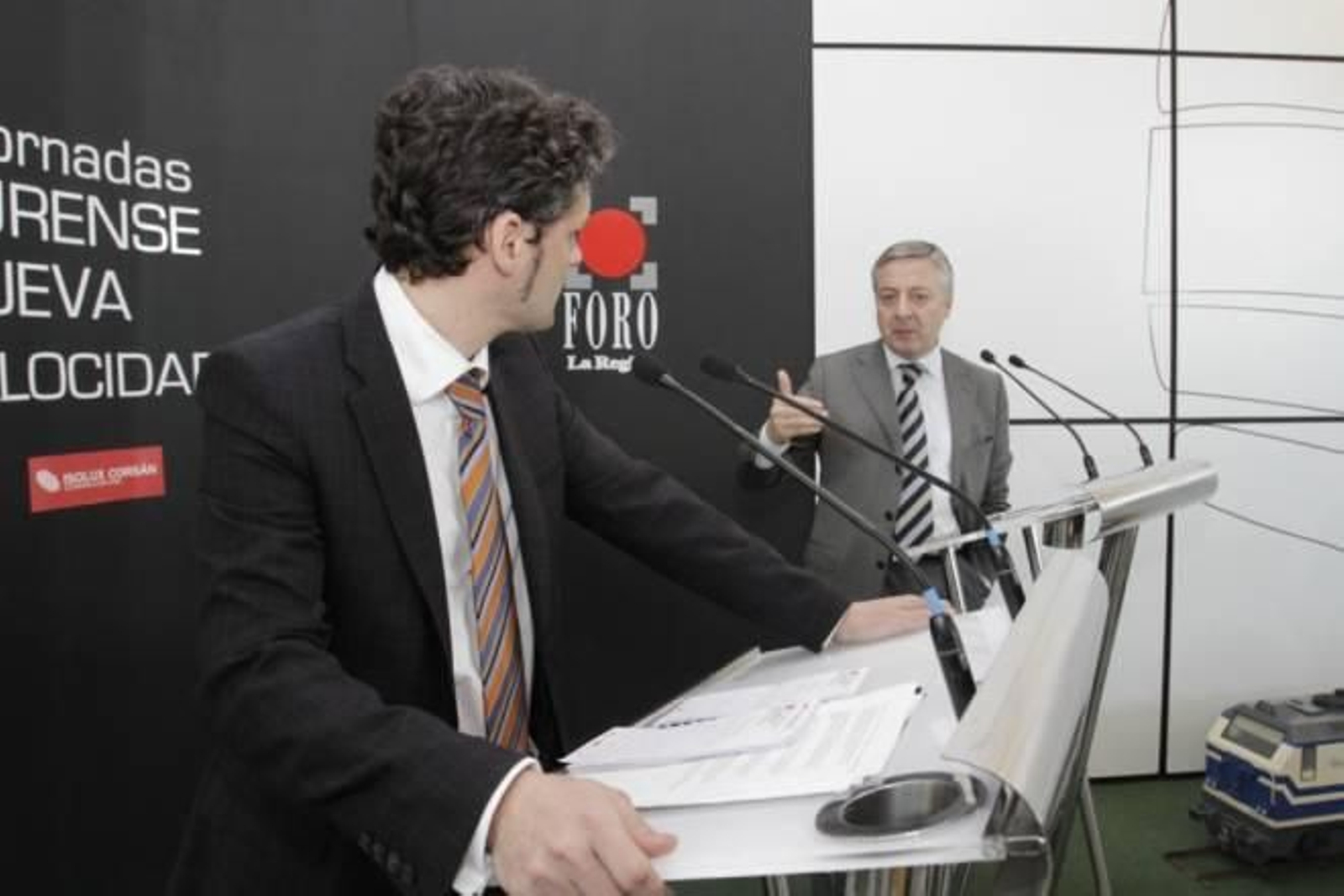 Xosé Pastoriza y José Blanco durante el desarrollo del Foro 'Ourense, Nueva Velocidad'