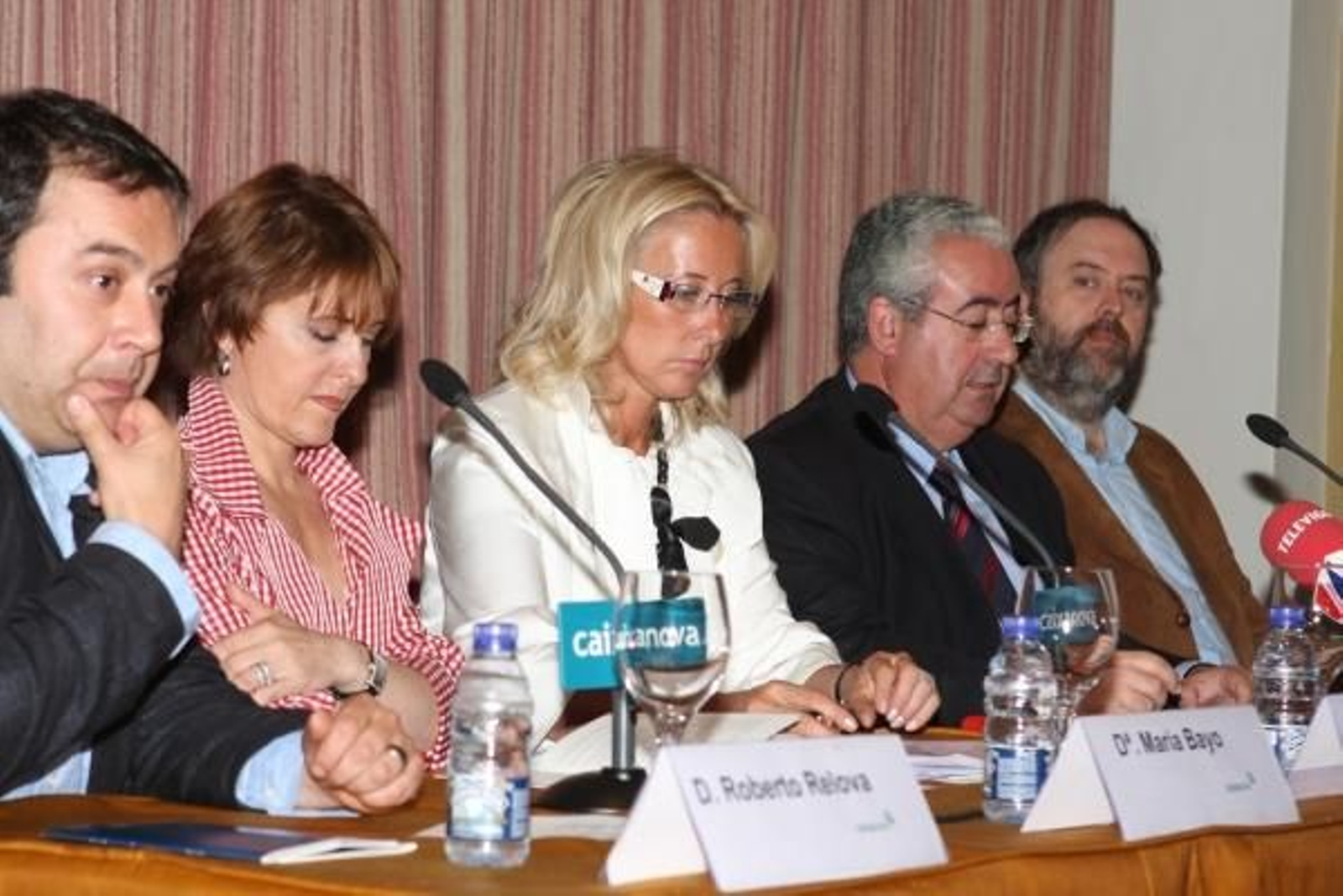 Roberto Relova, María Bayo, Corina Porro, Guillermo Brea y Eduardo López Banzo presentaron ayer la ópera. foto: j.v.landin.