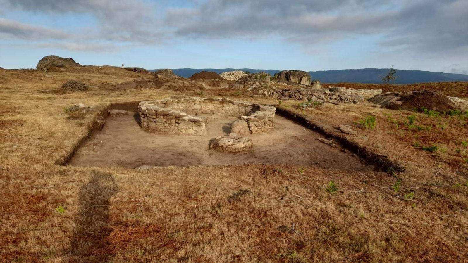 Una de las nuevas cabañas descubiertas en el Castro de San Vicente, en Avión.