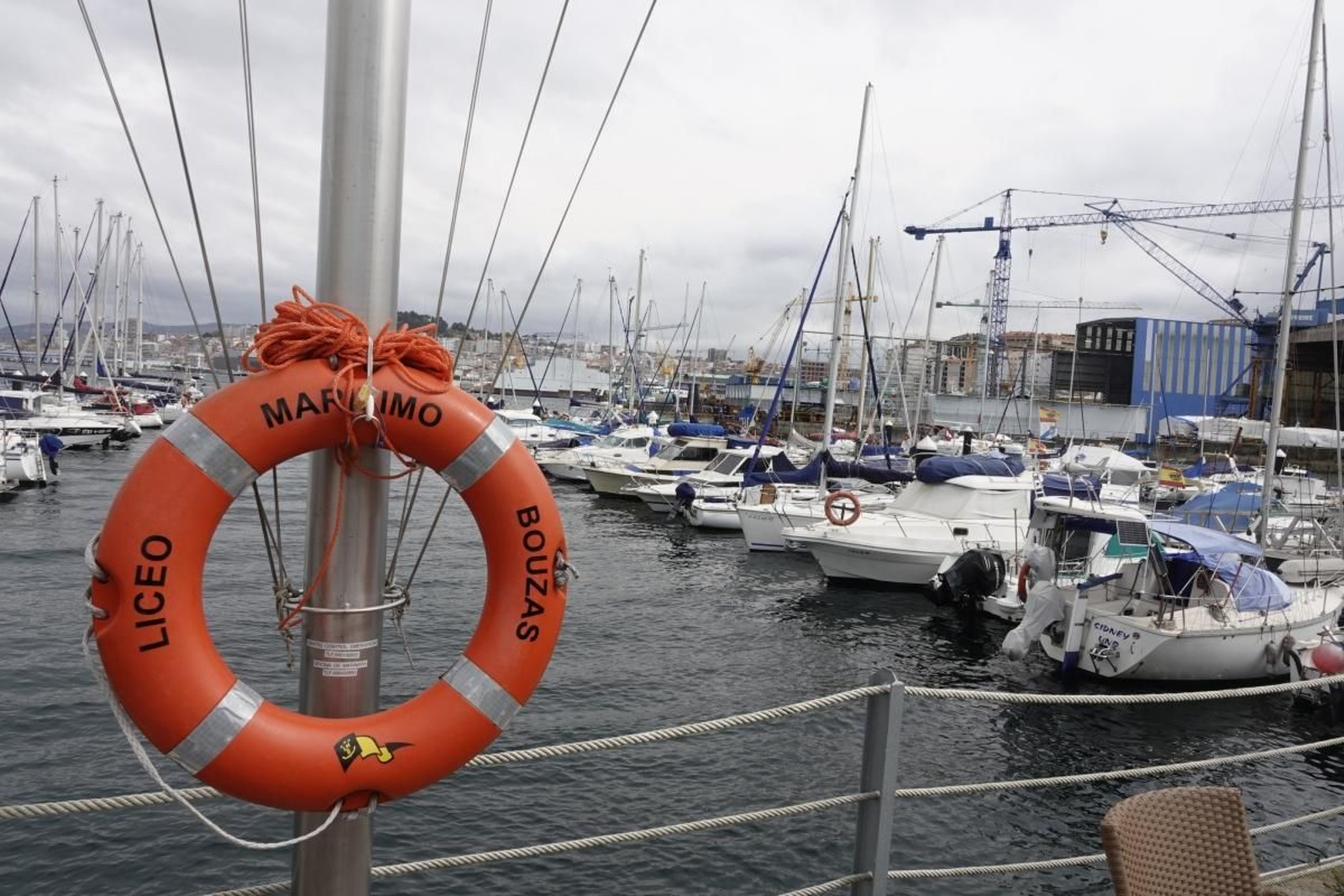 El Liceo Marítimo de Bouzas vive buenos tiempos en su puerto deportivo, a tope, como también el varadero. Tras años con problemas, el club mejor su posición y se consolida.
