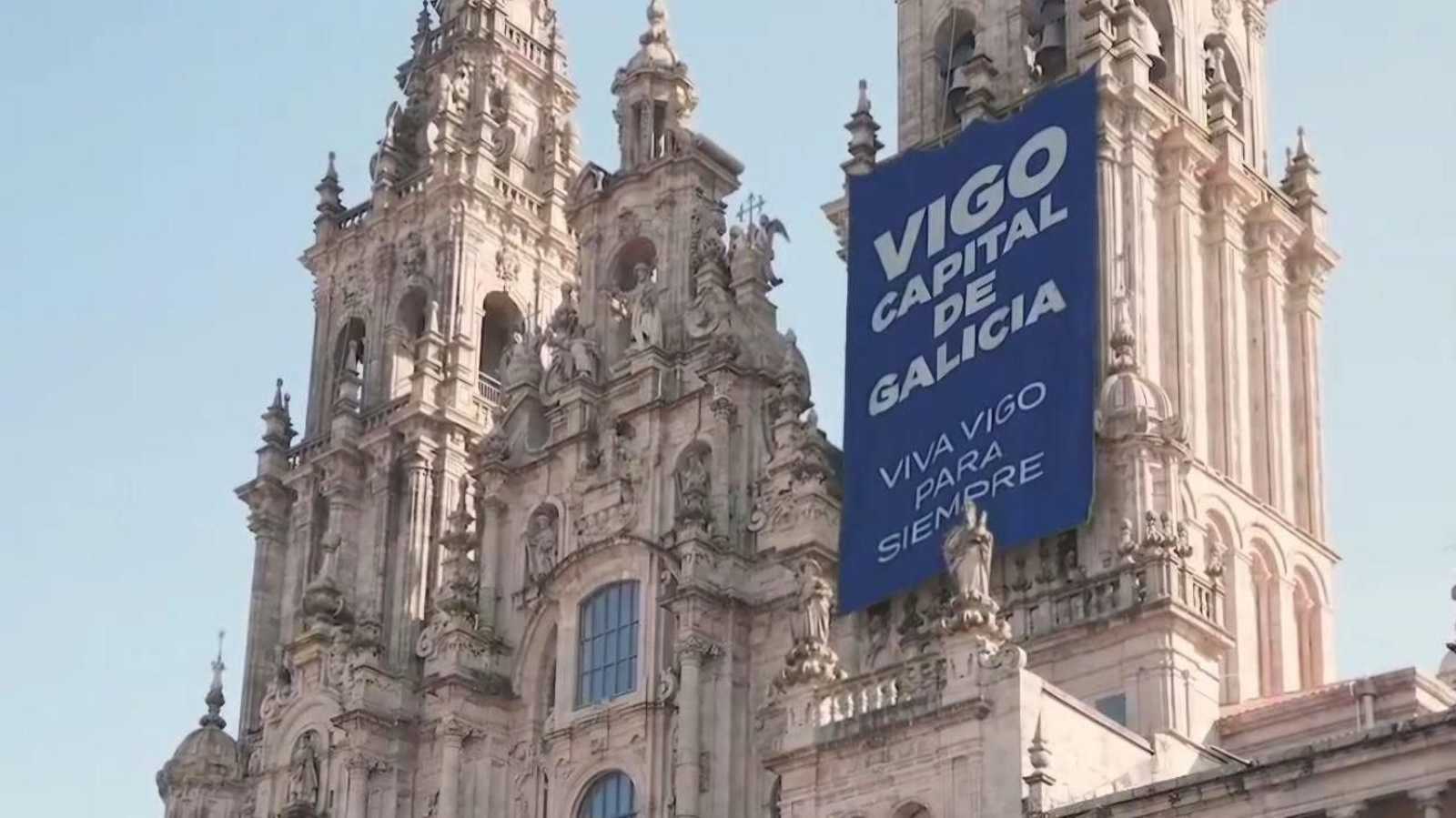Fragmento del vídeo creado con inteligencia artificial en el que se ve una gran lona sobre la Catedral de Santiago. // Instagram
