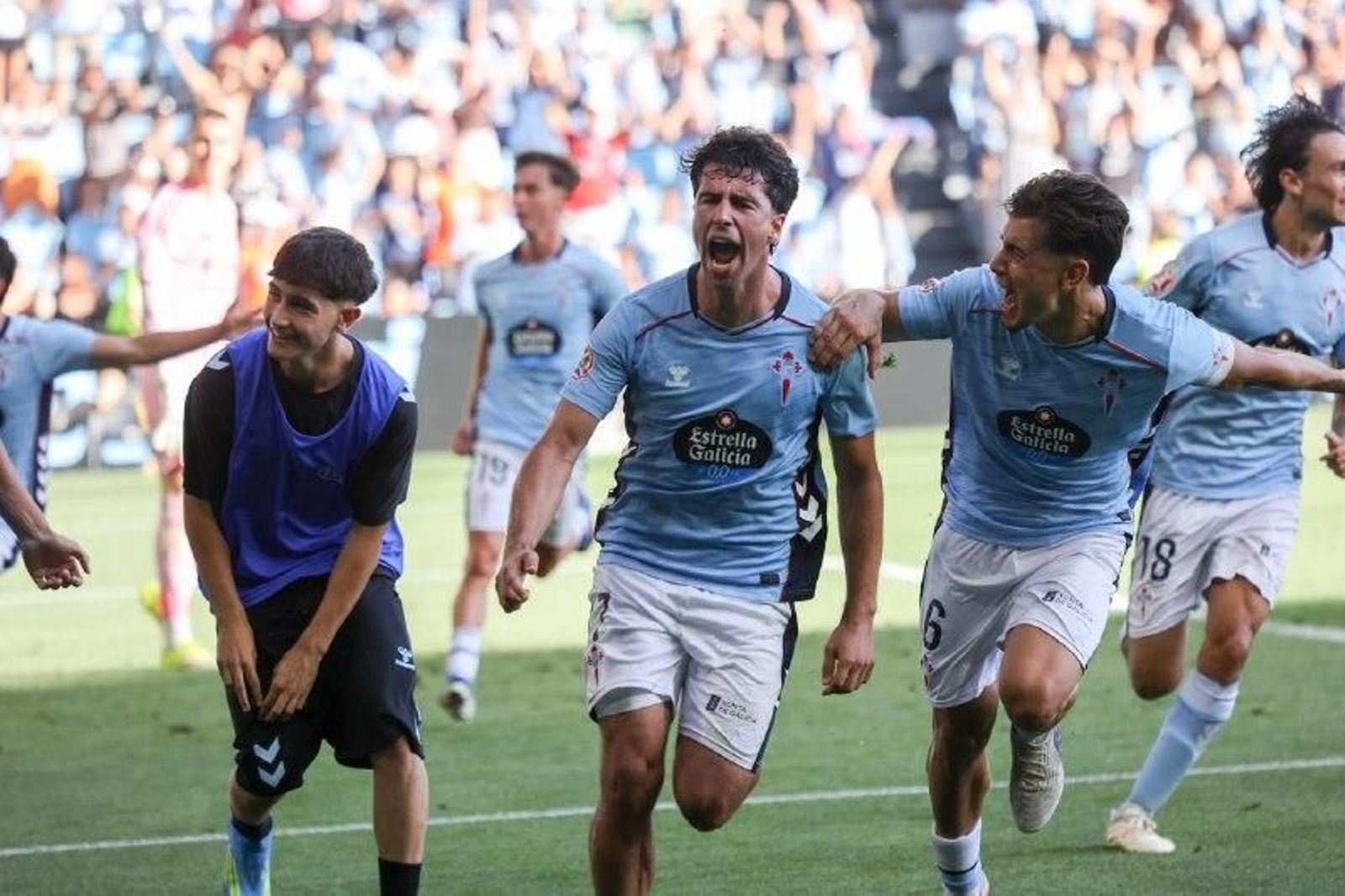 Galería | El Celta Fortuna golea a la Ponferradina y sube a Segunda División
