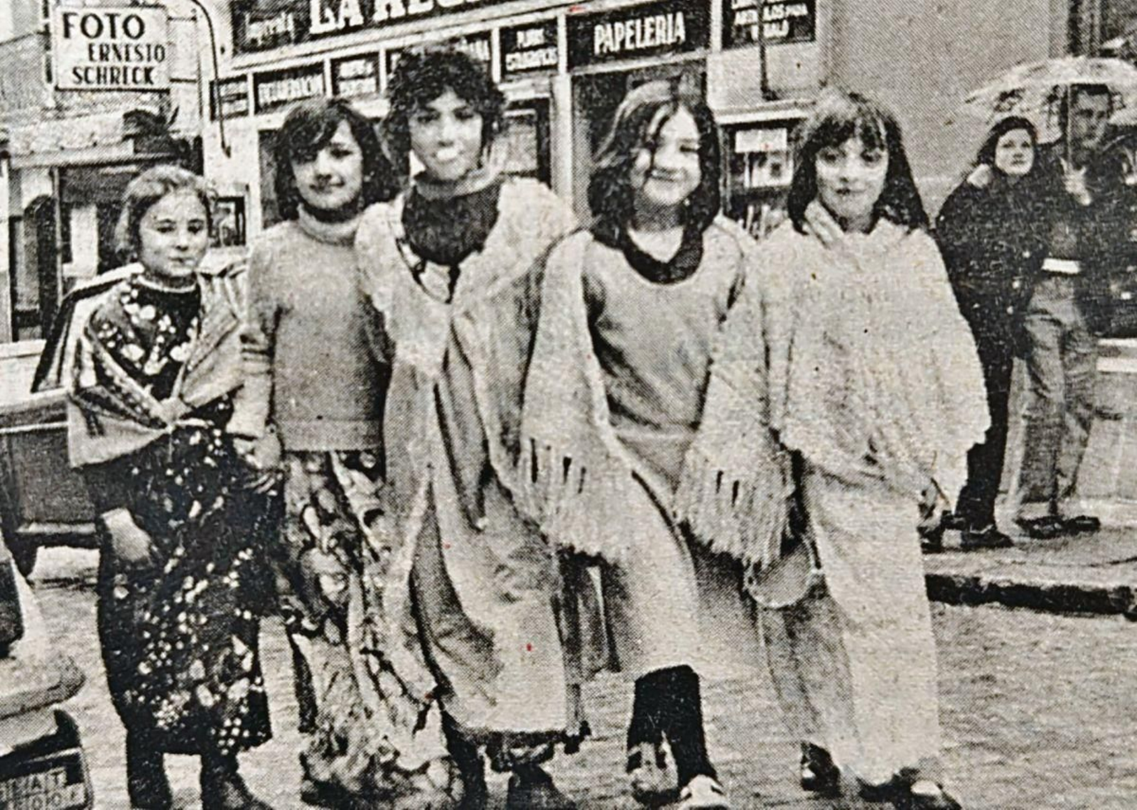 Imágenes de la gente disfrazada por las calles de Orense