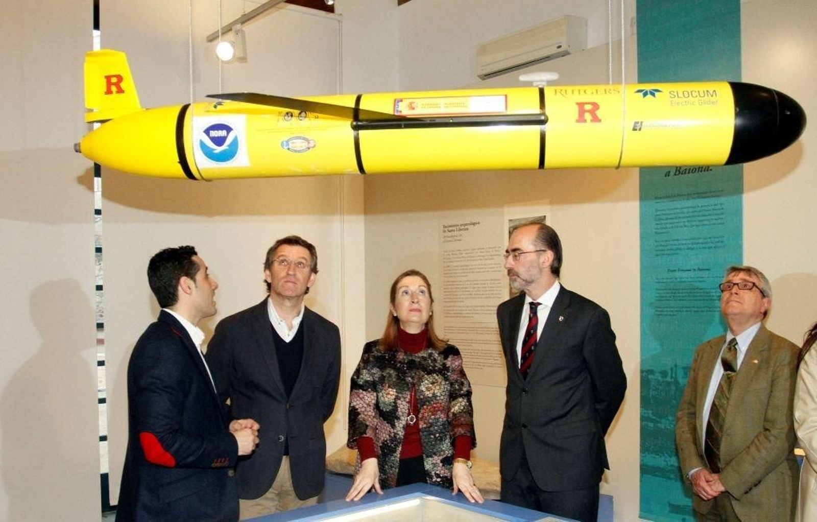 La Casa de la Navegación de Baiona fue inaugurada ayer con presencia del titular de la Xunta, Núñez Feijóo, y la ministra de Fomento, Ana Pastor, junto al alcalde Vázquez Almuiña.