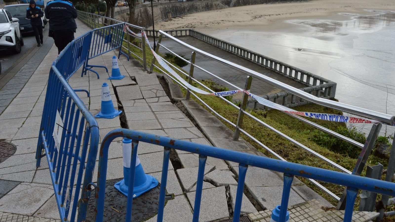 Caída de un talud en la playa de Silgar.