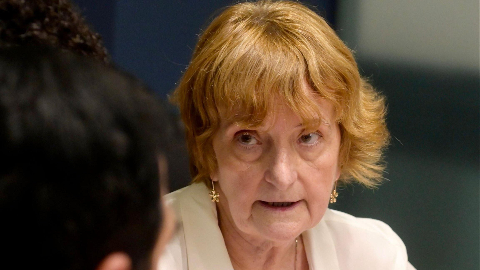 Pilar Díaz conversando con Juan Manuel de Hoz