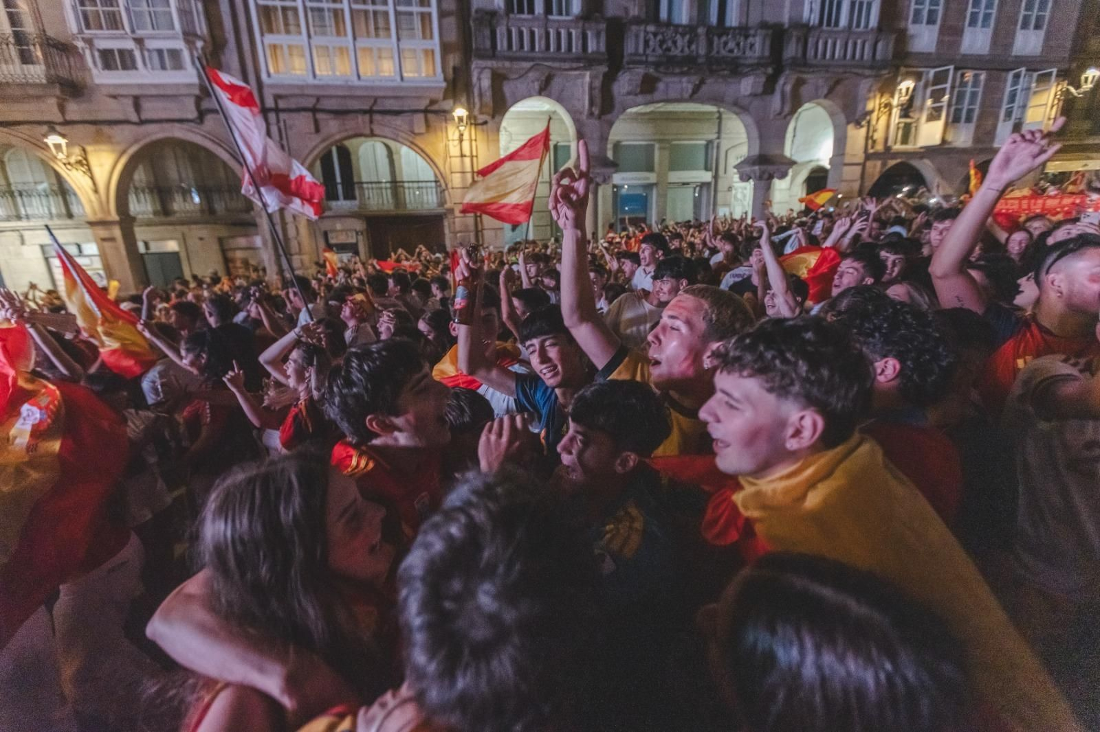 Galería | La ilusión por España en la semifinal tiñe de rojo la provincia de Ourense, en fotos