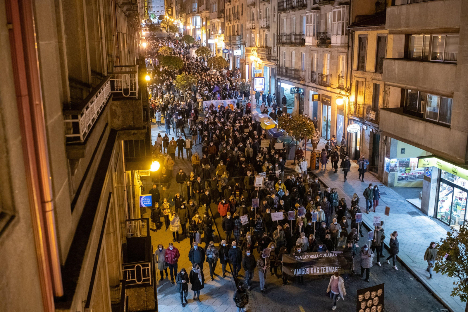 La manifestación de SOS Ourense colapsa la ciudad // FOTO: ÓSCAR PINAL