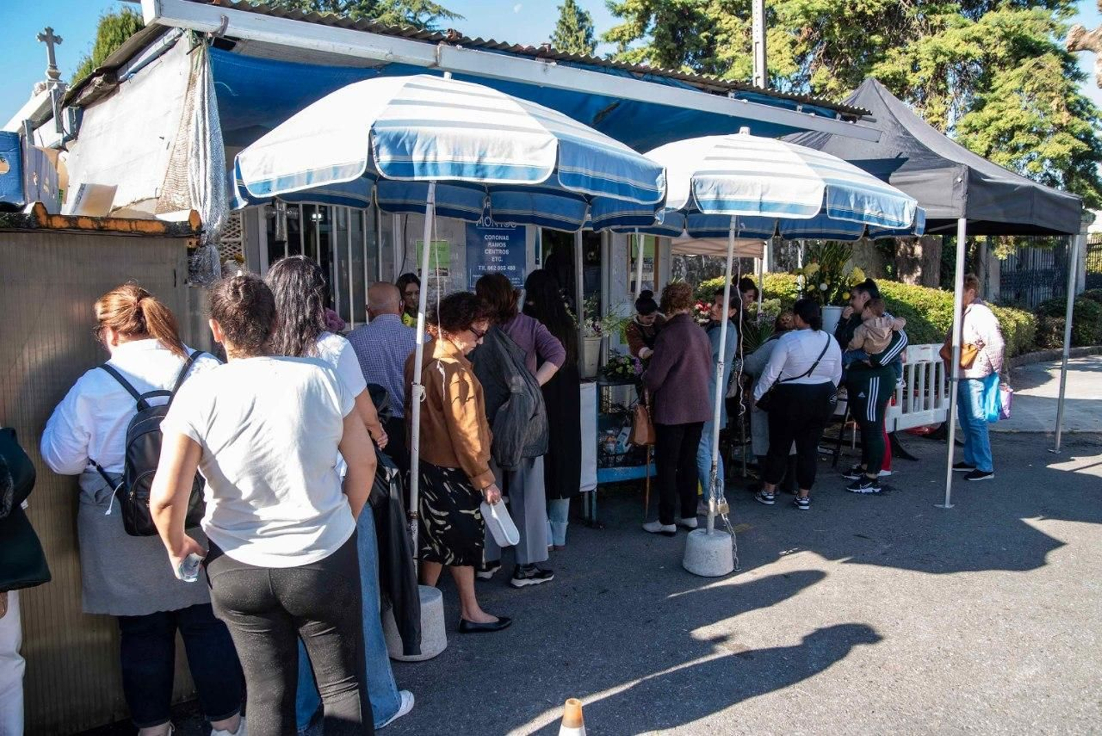 Galería | Los cementerios de Vigo se llenan en el puente de Todos los Santos