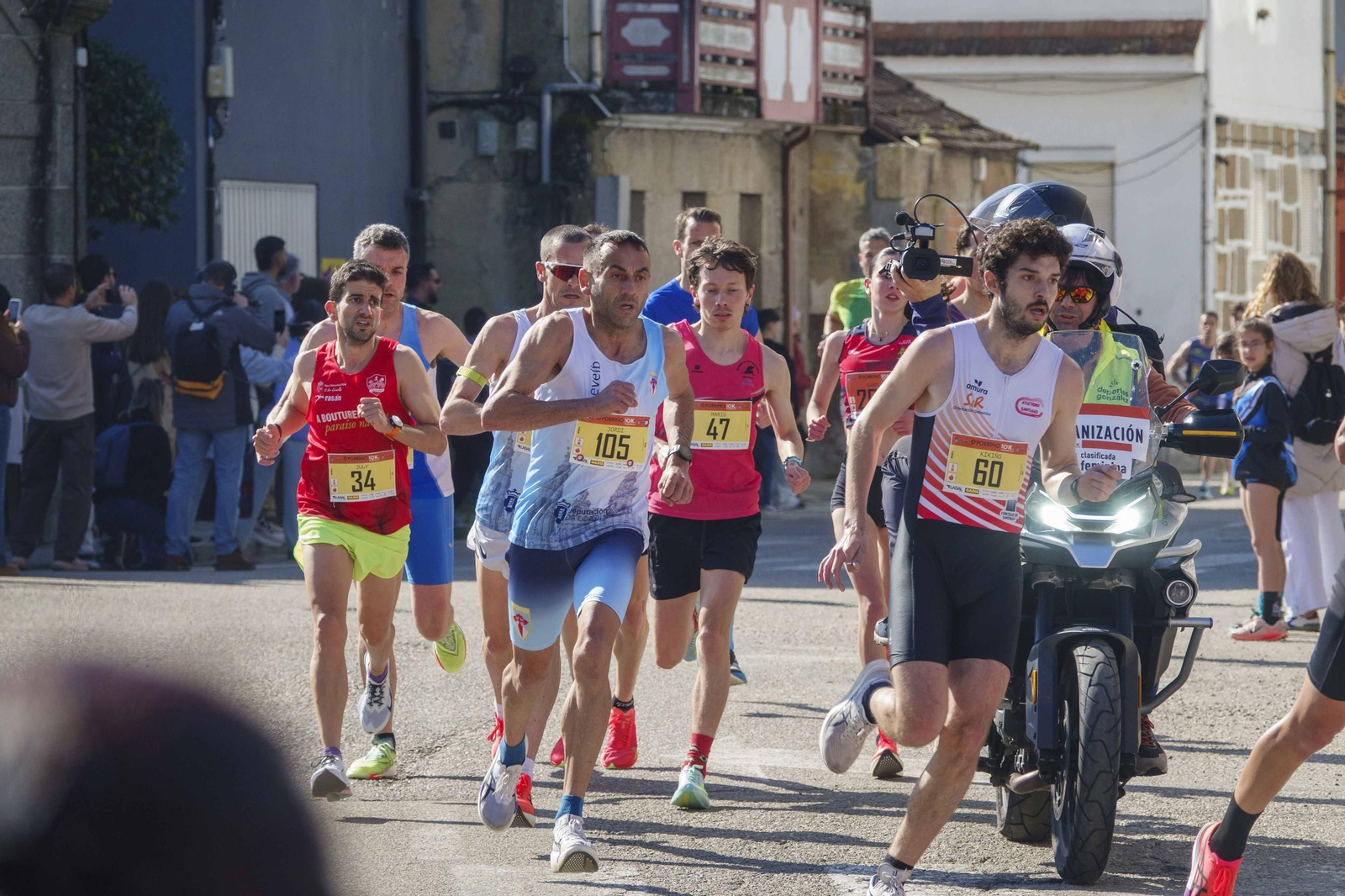Galería | Pequeños y mayores se divierten en la 10K de Porriño