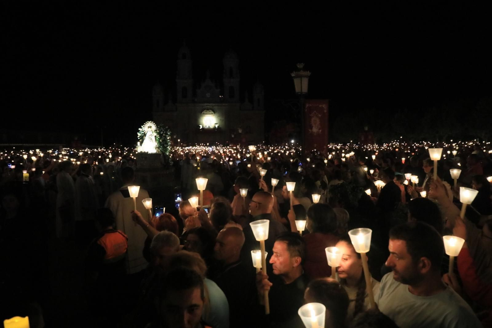 Galería | Un mar de luces iluminó el Santuario de Nosa Señora dos Milagros