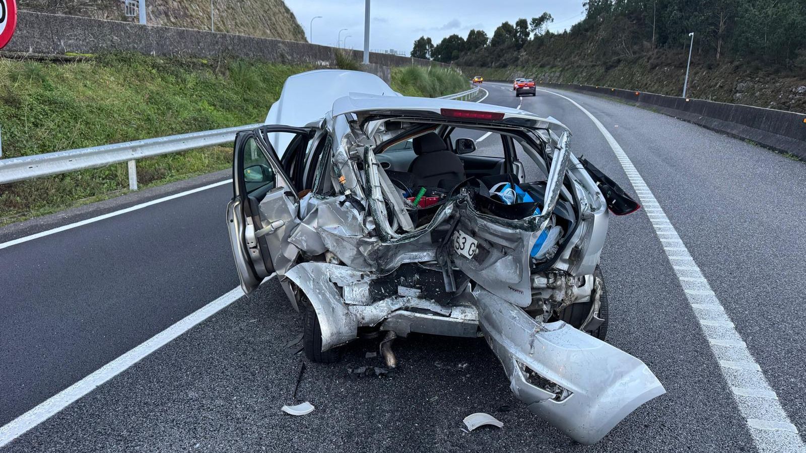 Estado en el que quedó el coche tras el siniestro en Moaña.