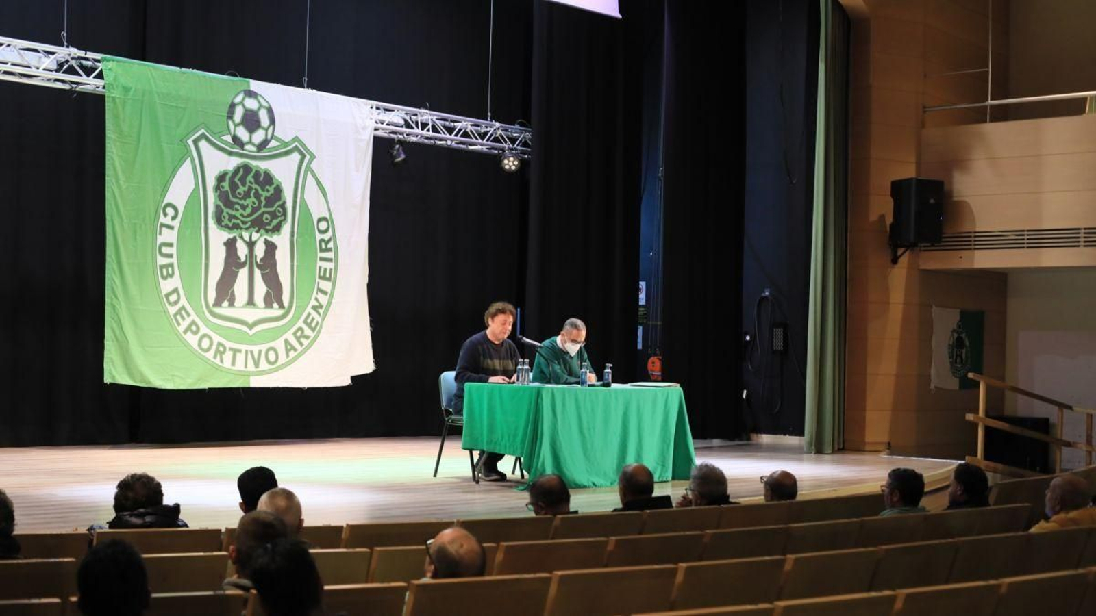 Argimiro Marnotes y Xan Pinal, durante la última asamblea del Arenteiro.