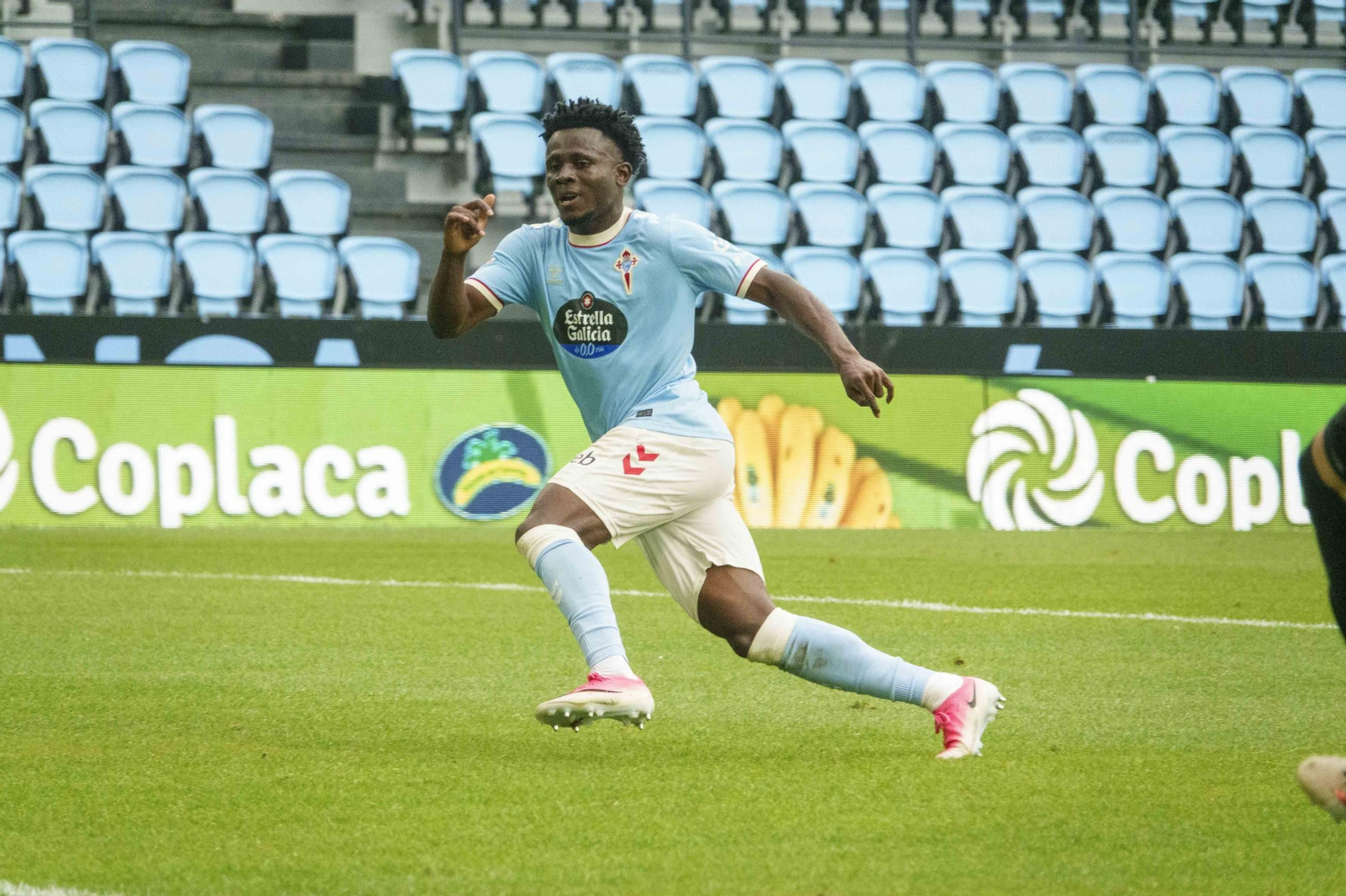 Galería | El Celta Fortuna se estrena como local en Segunda División