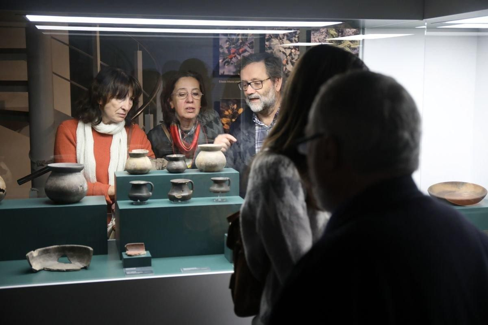 La inauguración de la exposición congregó a numerosos ourensanos en Afundación.