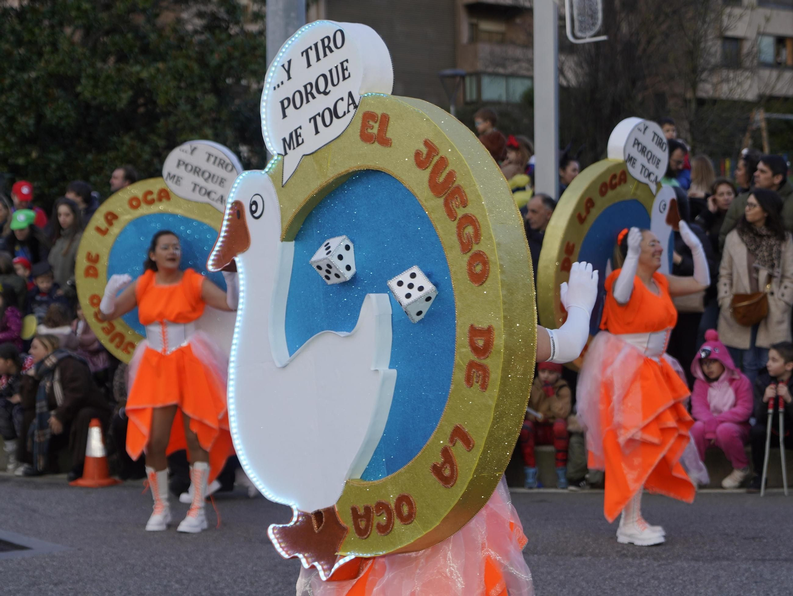 Galería | El desfile de comparsas del Entroido 2026 ilumina las calles de Vigo