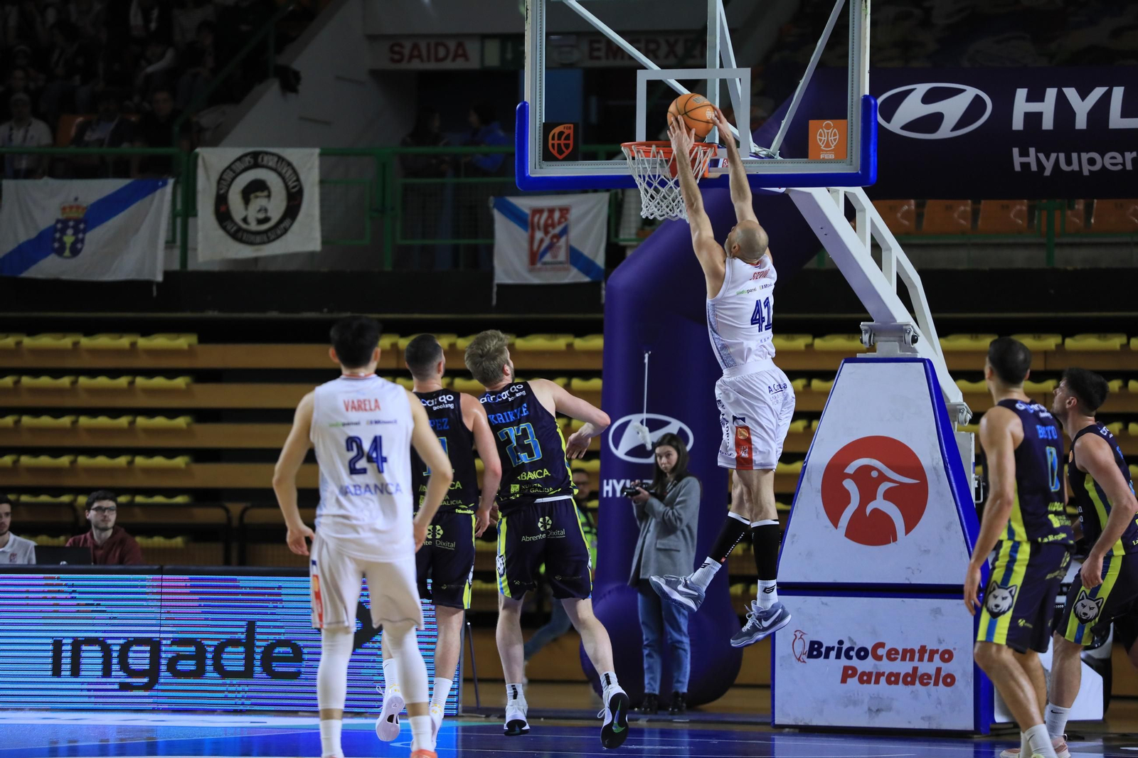Galería | El Pazo, a reventar para el derbi COB-Obradoiro