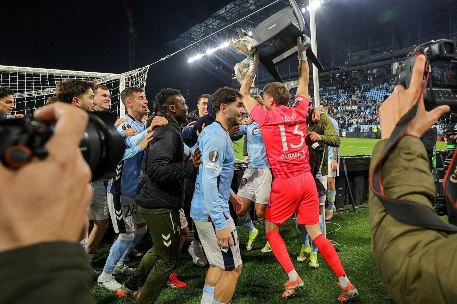 Los jugadores del Celta festejan la victoria el pasado jueves ante el PAOK de Salónica.