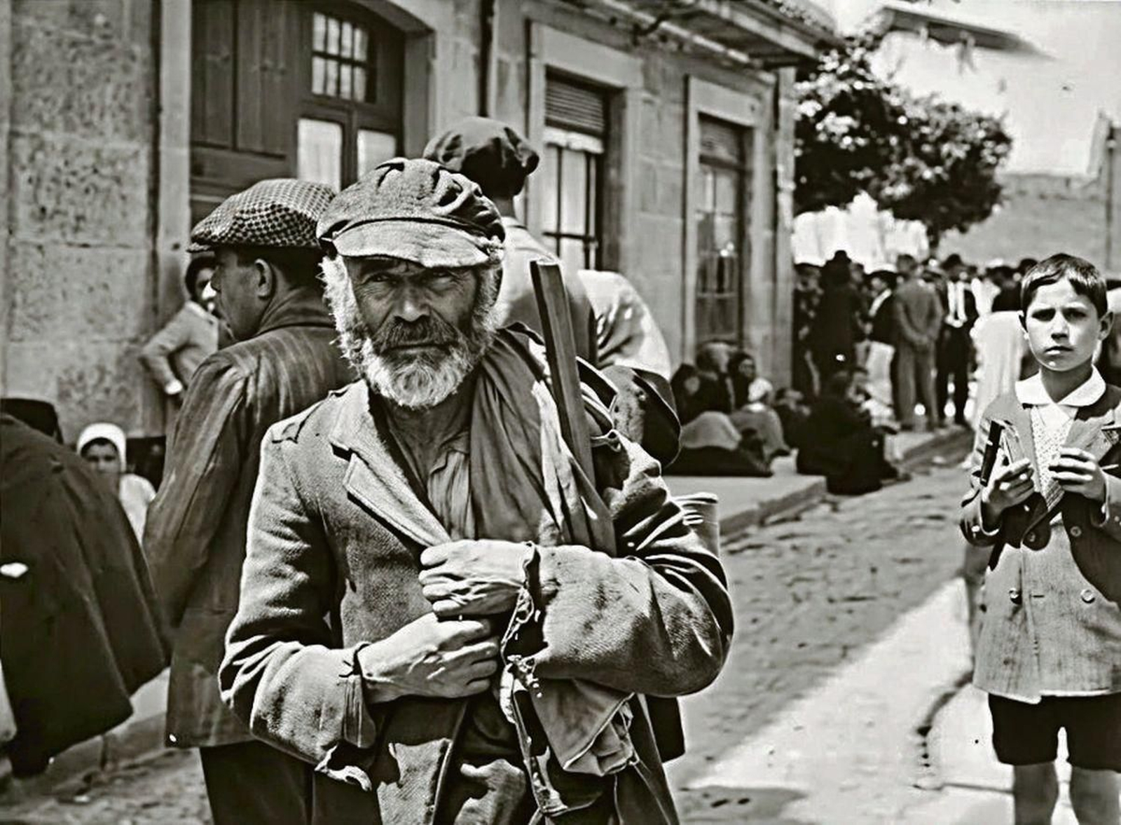 Un “capitalista” na vila. (Fotos melloradas con IA).