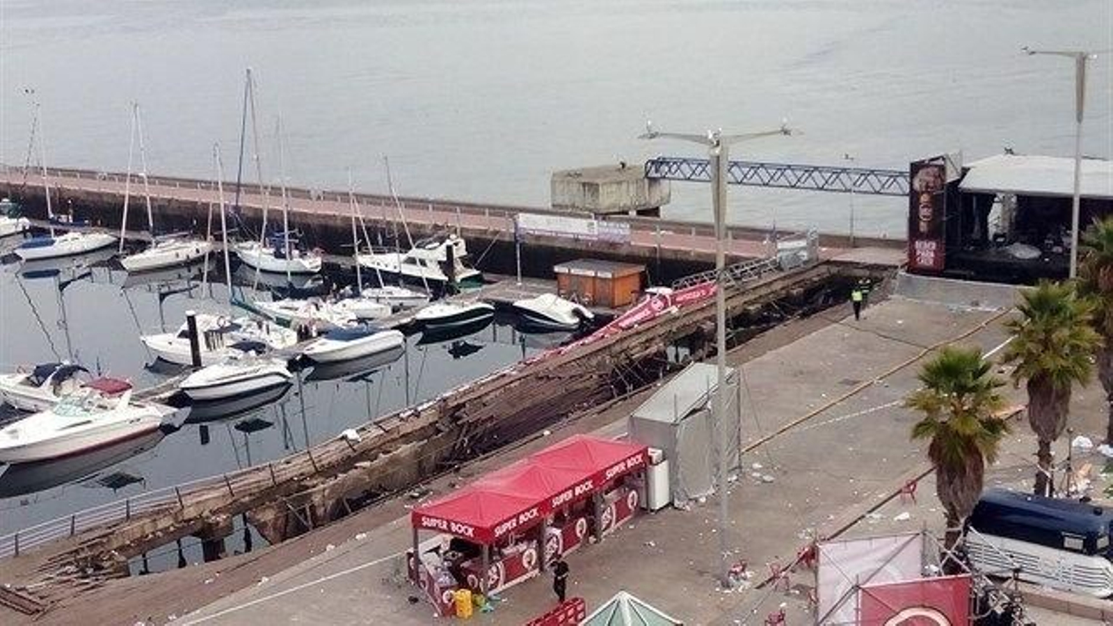 La pasarela desplomada en Vigo tras el accidente de O Marisquiño