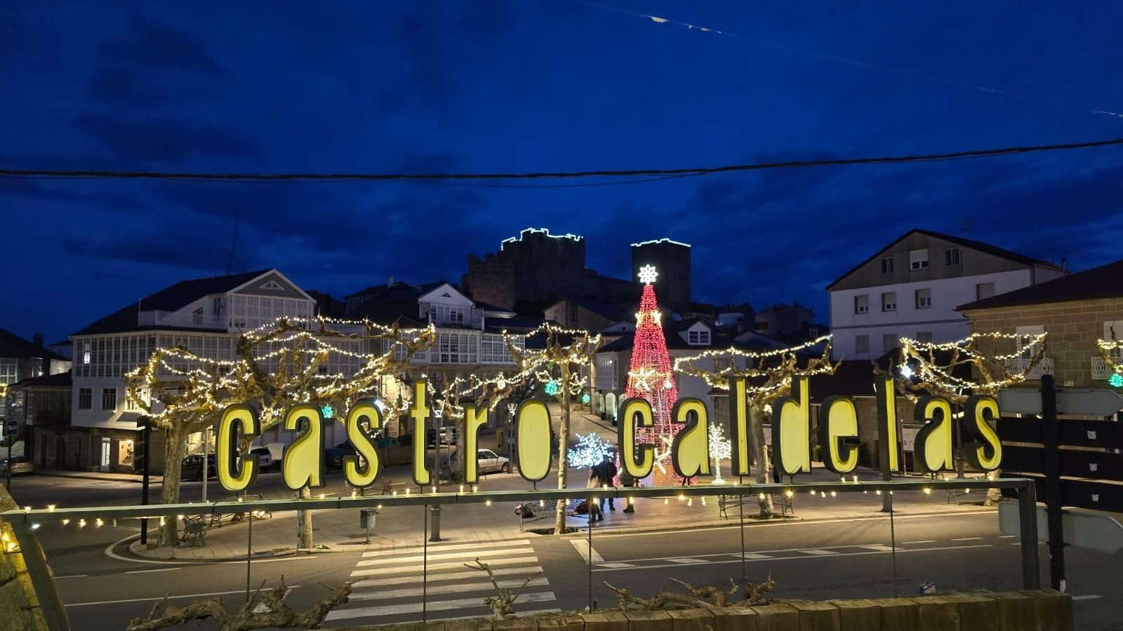 Galería | Castro Caldelas teje la Navidad punto a punto
