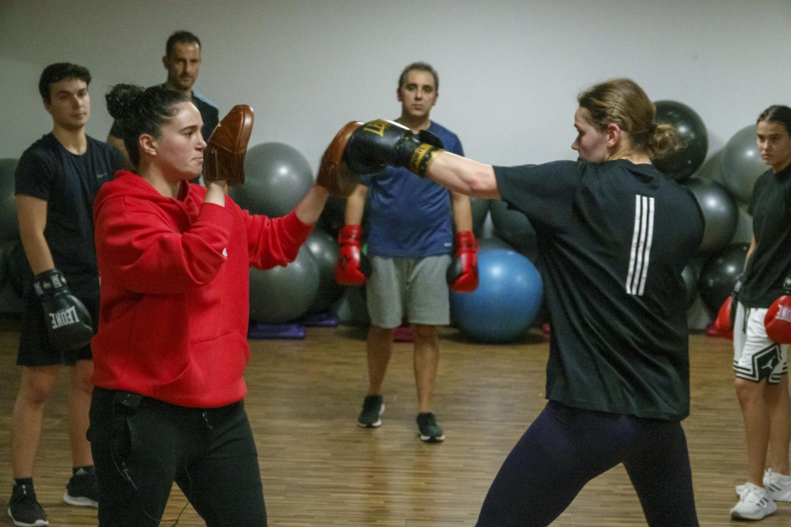 Galería | Así entrenan boxeo en el Gimnasio Arenal