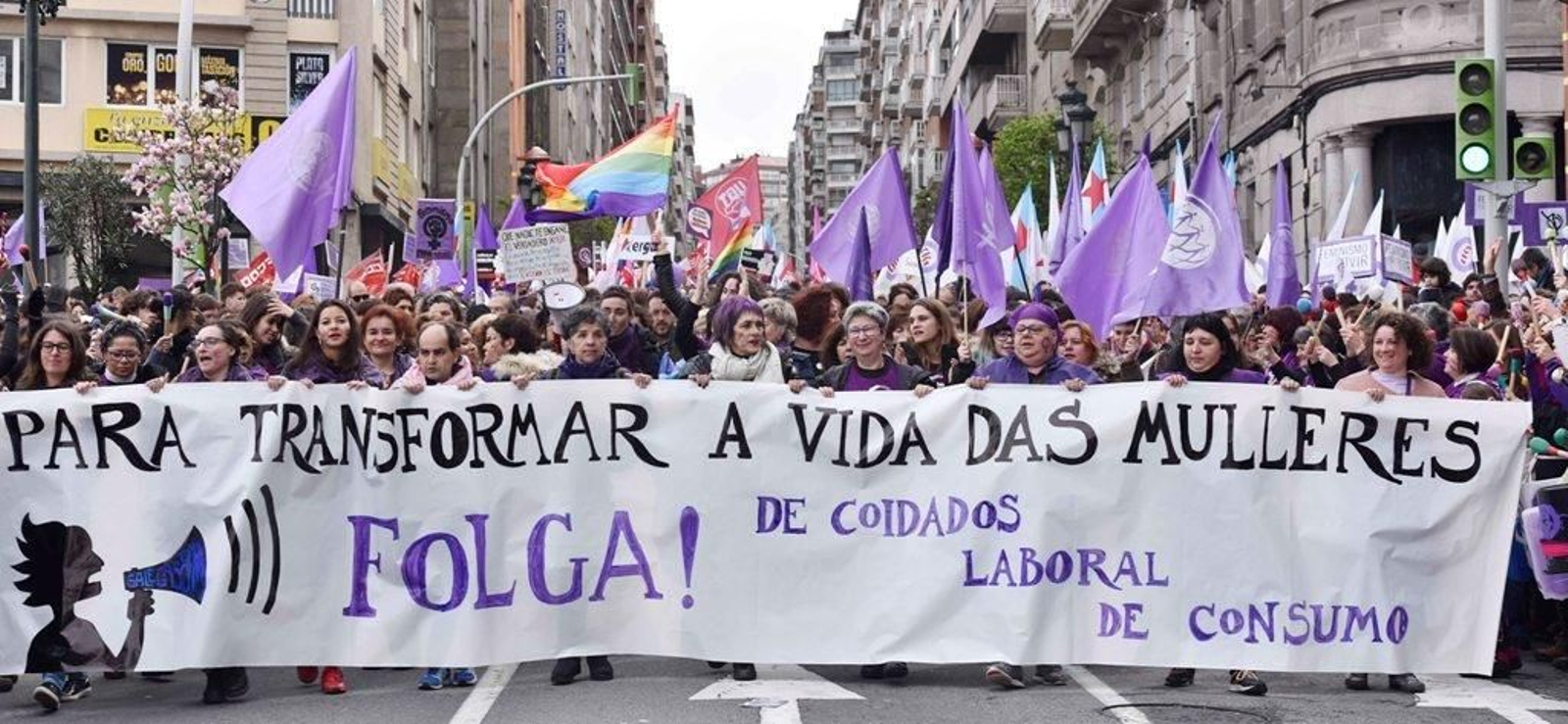 La marcha feminista recorre las calles de Vigo 15