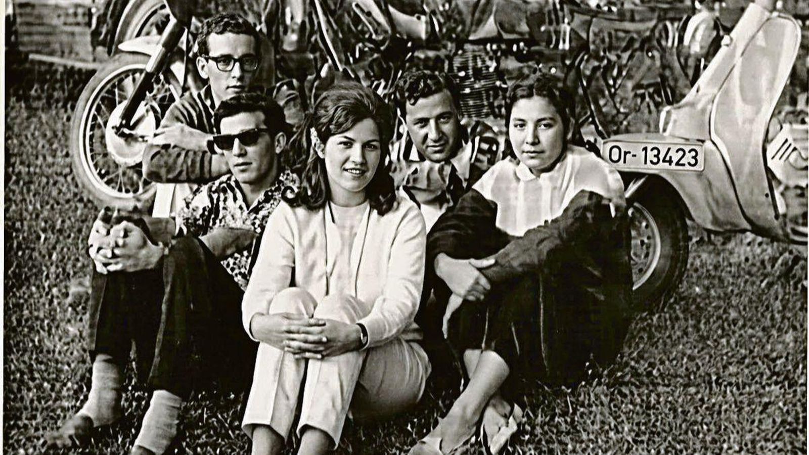 Feliciano Trebolle, “presi” del club, con otros “directivos” en una excursión.