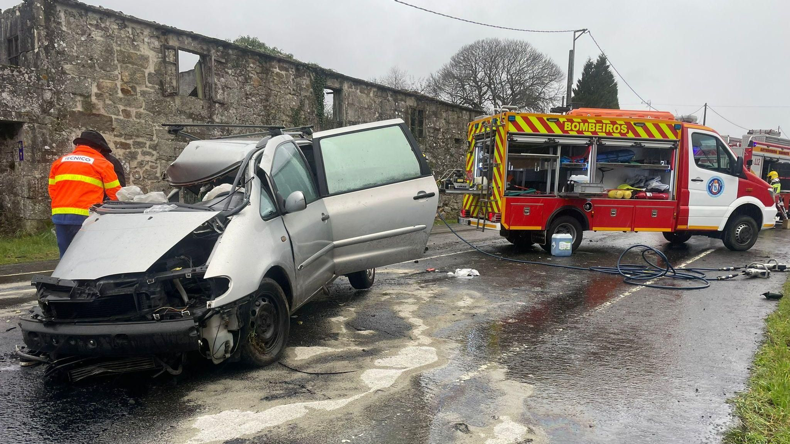 El estado del vehículo tras el impacto contra la casa