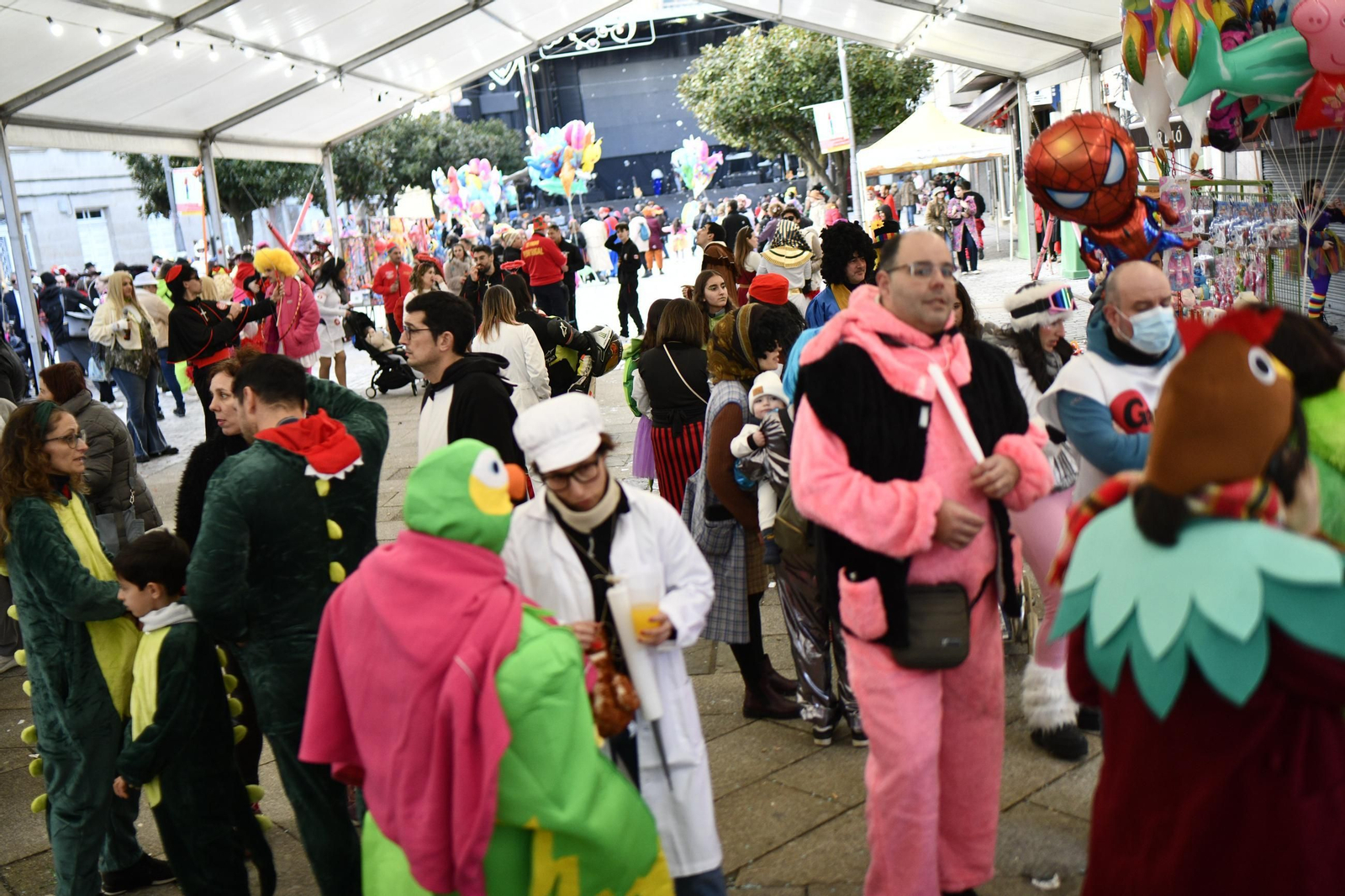 Galería | Verín entrégase á retranca nun sábado con moita música