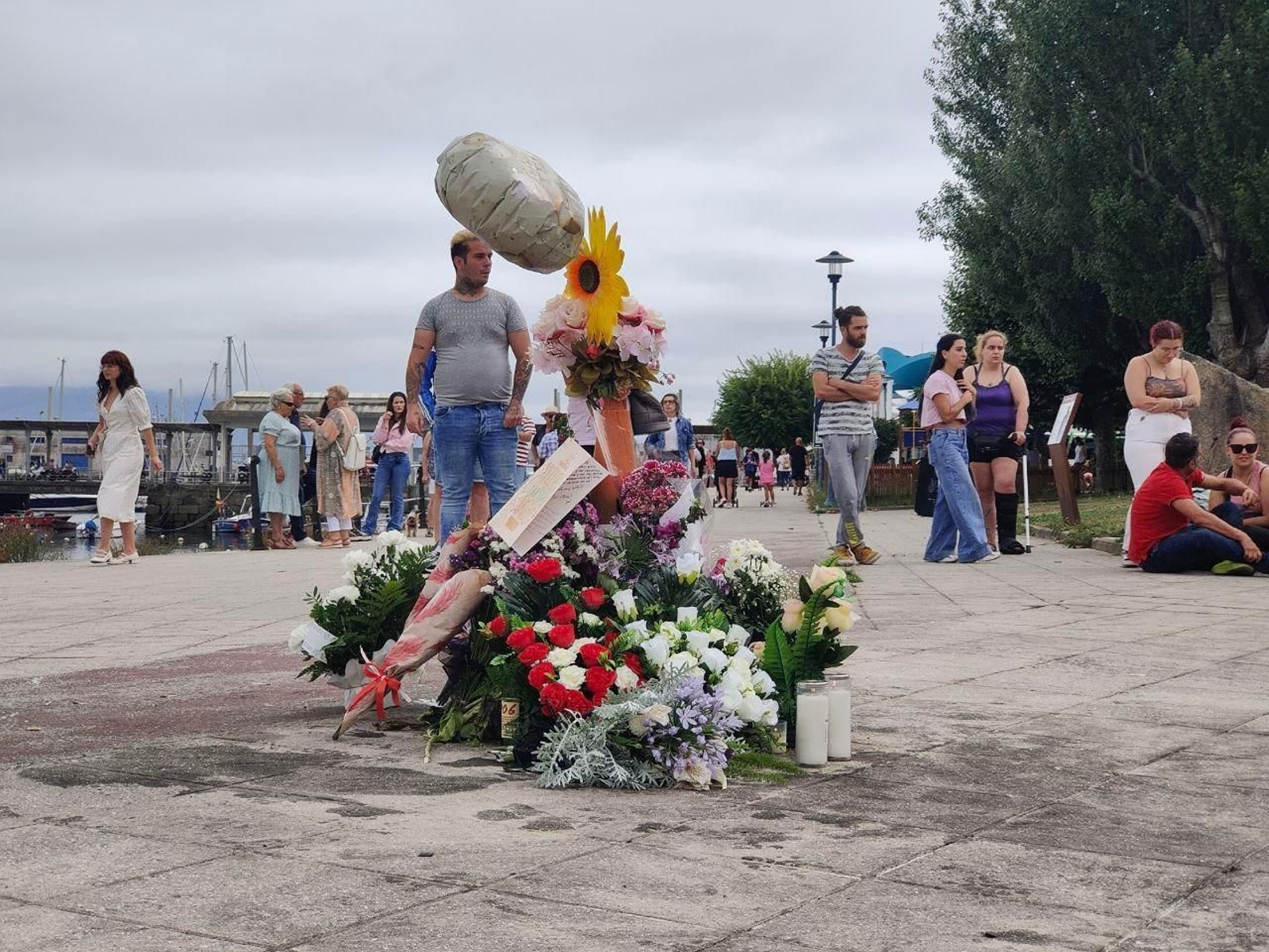 Homenaje al fallecido en Cangas el pasado viernes en un accidente automovilístico, Miguel Pereira.