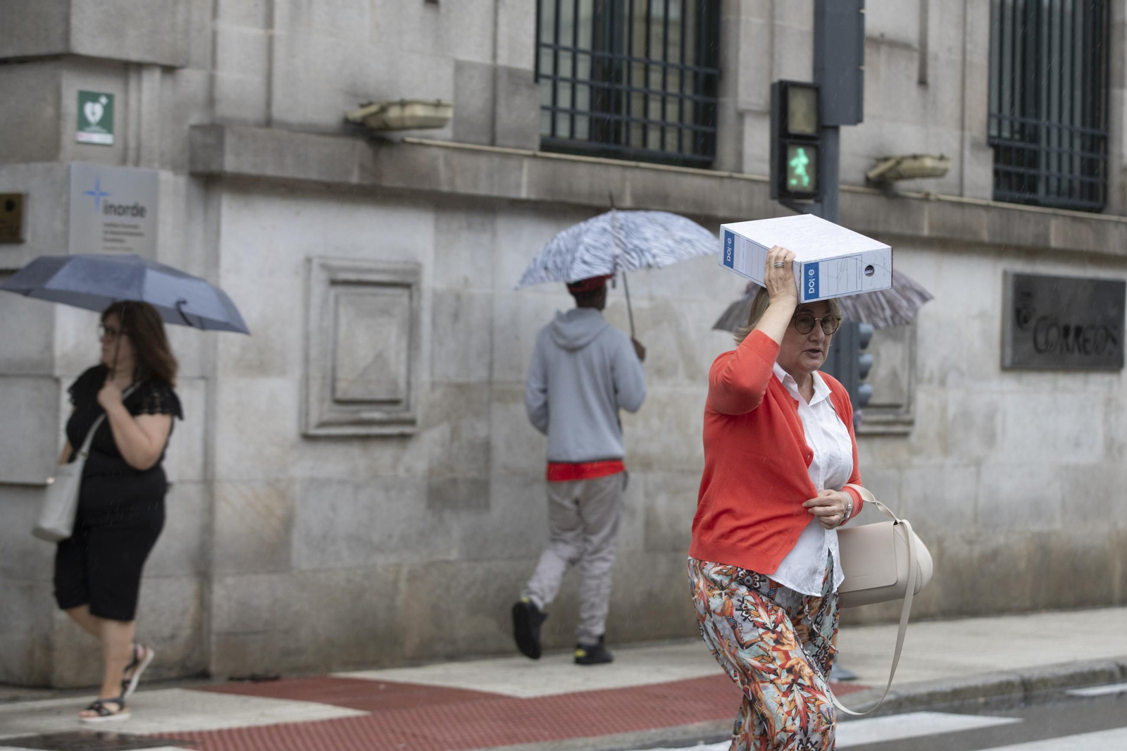 Galería | Una tormenta de verano deja Ourense pasada por agua y desploma los termómetros