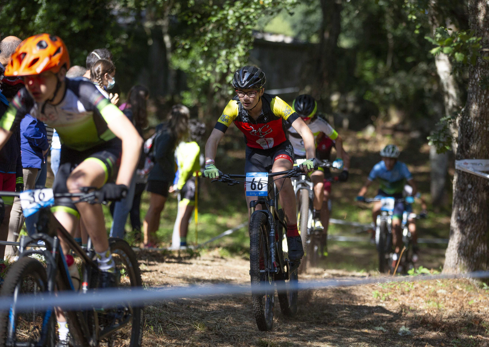 Participantes de la prueba Mini BTT Estacións Vivas que este fin de semana se celebró en Baños de Molgas.