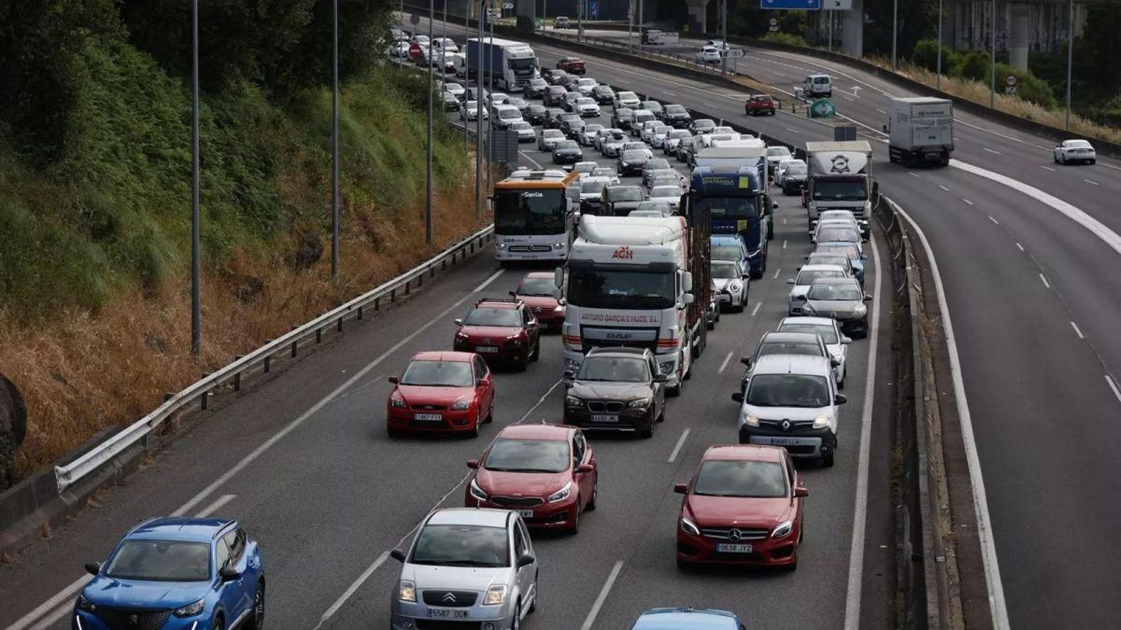 Retenciones en la AP-9 a principios de verano.