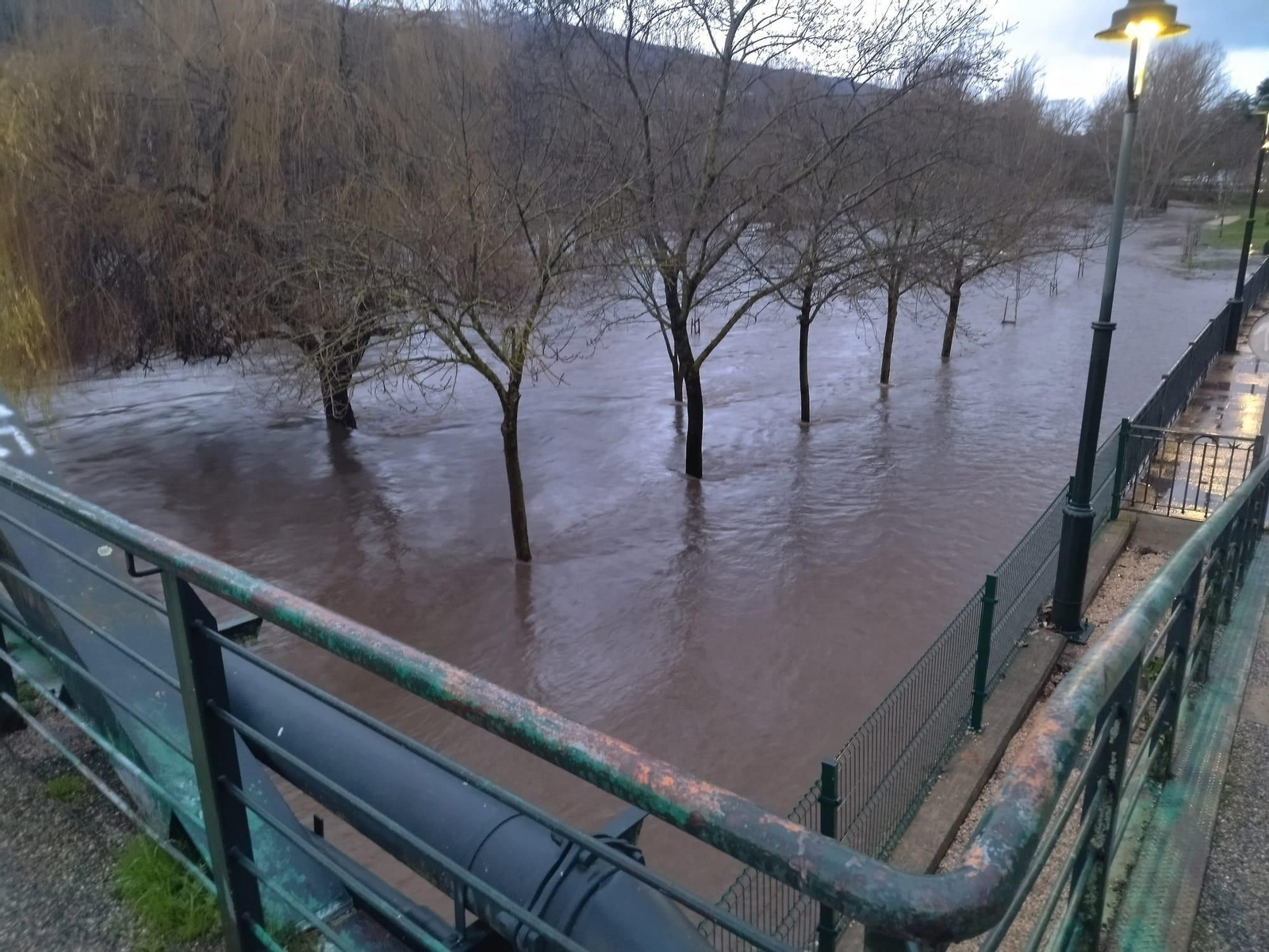 Galería | Las lluvias causan desbordamientos en los ríos de la provincia de Ourense