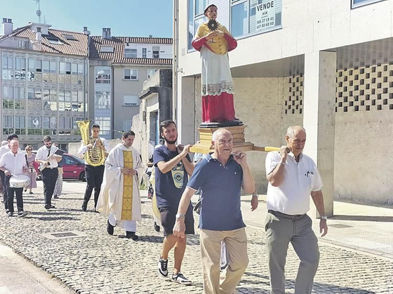La procesión de San Ramón recorre la plaza de A Veracruz.