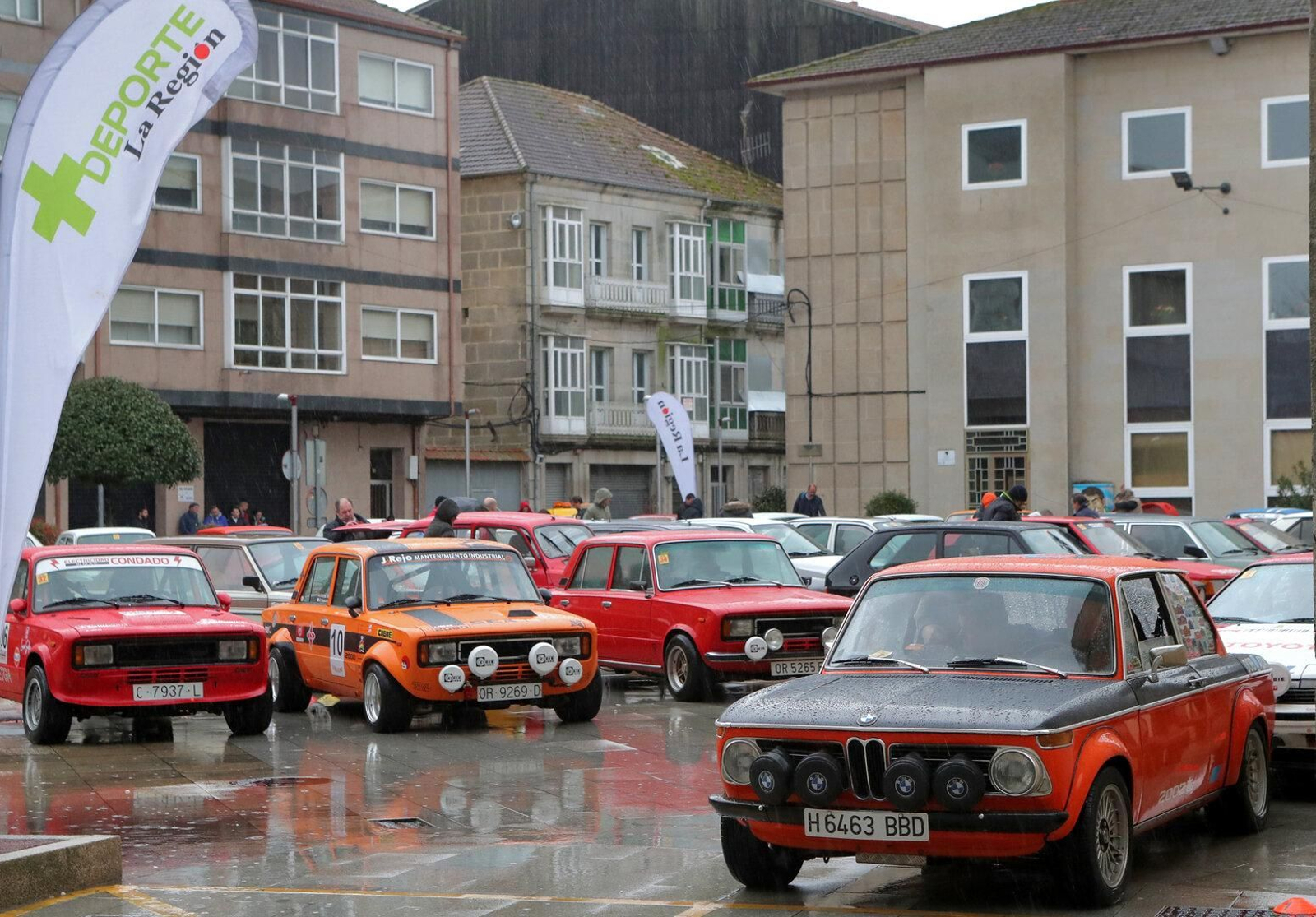 26.01.2025.Xinzo da Limia.Praza Carlos Casares.rally de Reyes clasicos.Spich.Parque pechado.Ambiente.Saida e paso dos participantes por Santa Ana(torre de Sandias)e A Siota(xunqueira de Ambia)