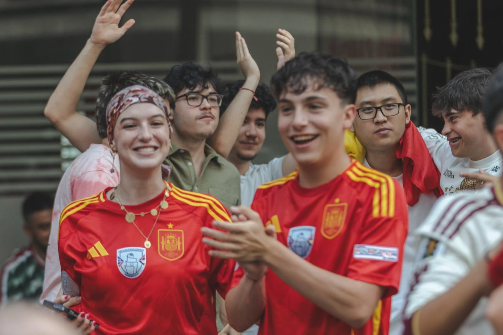 Galería | Camisetas, banderas y las calles de Ourense llenas de emoción por ver a España jugar los cuartos de final, en fotos